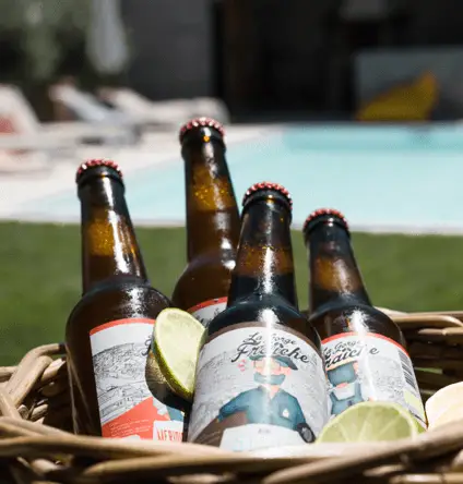 La bière Gorge fraîche pour les gorges sèches, servies au Boudoir Montpelliérain